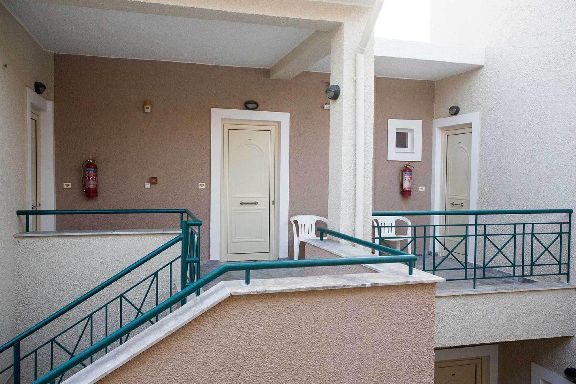 Remvi Hotel - Apartments Stoúpa Exterior foto