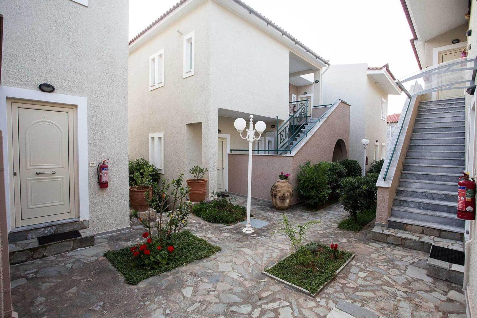 Remvi Hotel - Apartments Stoúpa Exterior foto