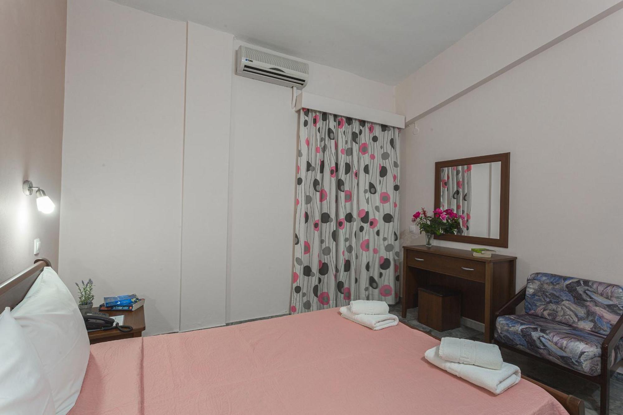 Remvi Hotel - Apartments Stoúpa Habitación foto